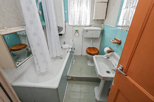 179 Gainsborough Avenue, Manor Park, London, E12 6JN 5
