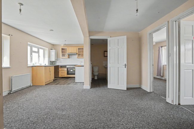 32 32A & 32B Gosden Road, Littlehampton, BN17 6DY 6