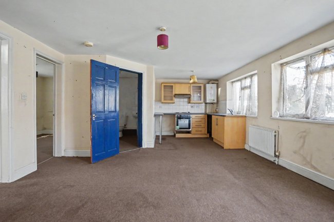 32 32A & 32B Gosden Road, Littlehampton, BN17 6DY 6