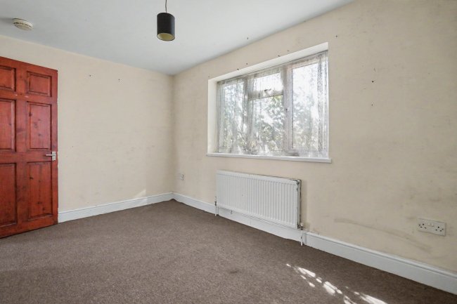 32 32A & 32B Gosden Road, Littlehampton, BN17 6DY 6