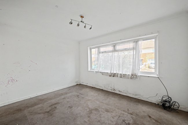 32 32A & 32B Gosden Road, Littlehampton, BN17 6DY 6