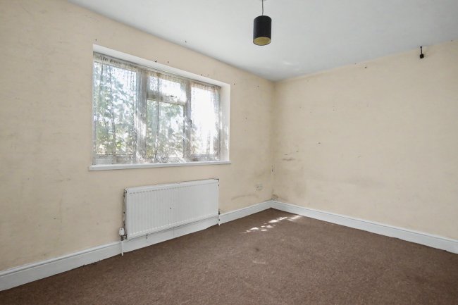 32 32A & 32B Gosden Road, Littlehampton, BN17 6DY 6