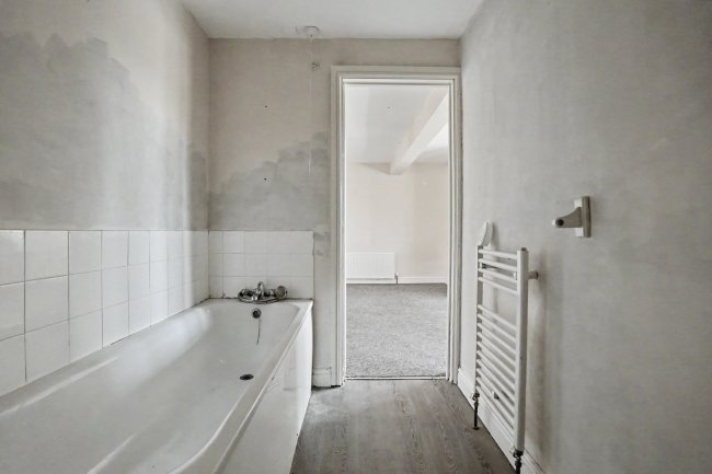 32 32A & 32B Gosden Road, Littlehampton, BN17 6DY 6