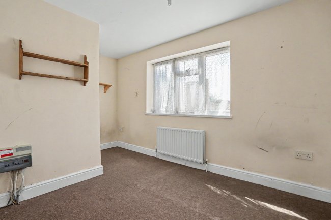 32 32A & 32B Gosden Road, Littlehampton, BN17 6DY 6