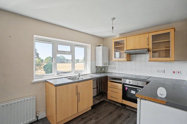 32 32A & 32B Gosden Road, Littlehampton, BN17 6DY 6