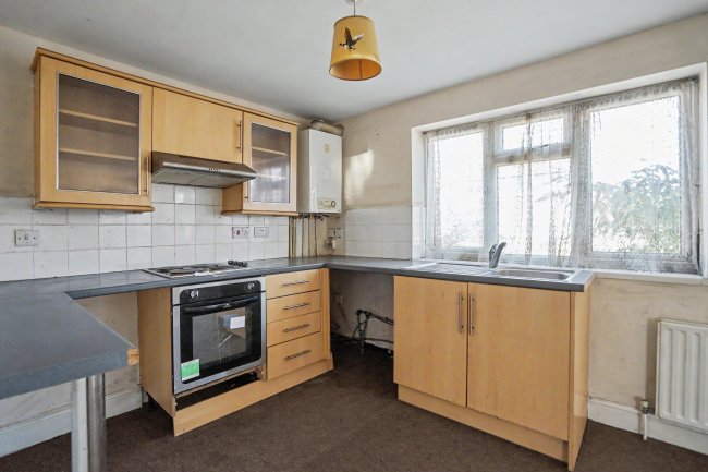32 32A & 32B Gosden Road, Littlehampton, BN17 6DY 6