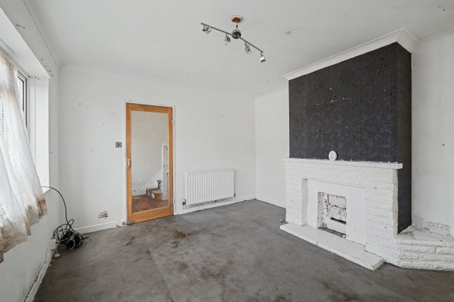 32 32A & 32B Gosden Road, Littlehampton, BN17 6DY 6