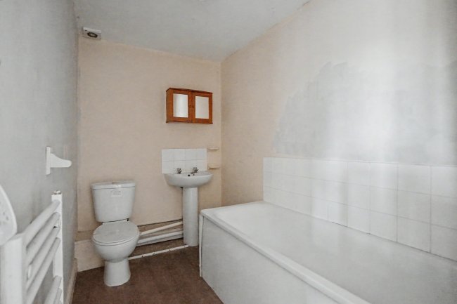 32 32A & 32B Gosden Road, Littlehampton, BN17 6DY 6