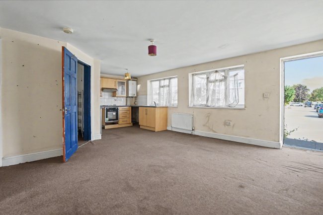 32 32A & 32B Gosden Road, Littlehampton, BN17 6DY 6
