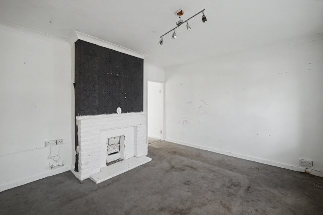 32 32A & 32B Gosden Road, Littlehampton, BN17 6DY 6