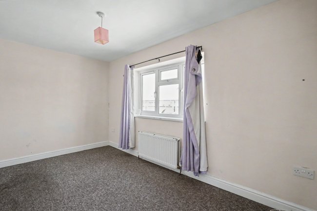 32 32A & 32B Gosden Road, Littlehampton, BN17 6DY 6