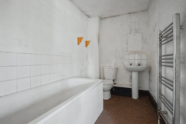 32 32A & 32B Gosden Road, Littlehampton, BN17 6DY 6