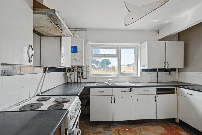 32 32A & 32B Gosden Road, Littlehampton, BN17 6DY 6