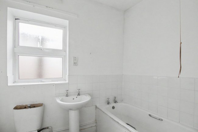 First Floor Flat, 32 Bingley Road, London E16 3JR 1