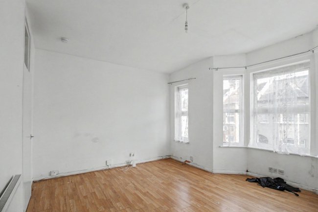 First Floor Flat, 32 Bingley Road, London E16 3JR 1