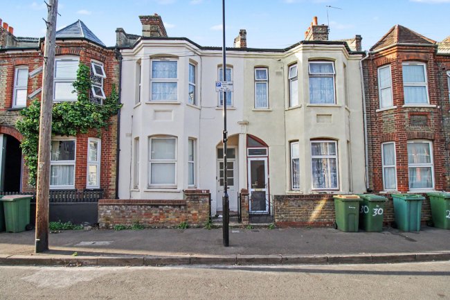 First Floor Flat, 32 Bingley Road, London E16 3JR 1