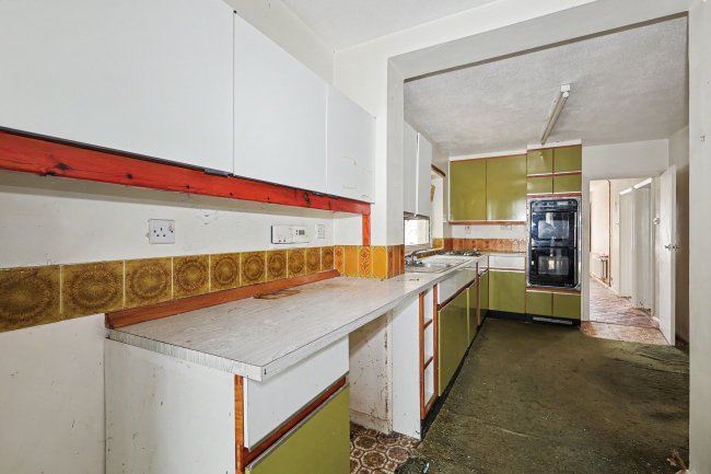 5 Hazlemere Road, Seasalter, Kent, CT5 4AN 6