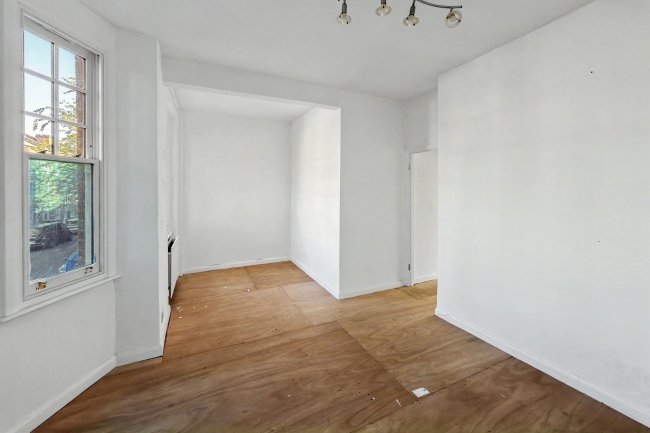 Flat B, 23 Morat Street, Stockwell, London, SW9 0RJ 2