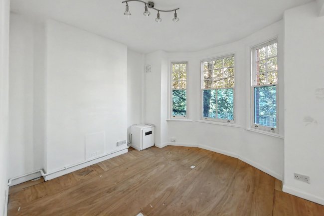 Flat B, 23 Morat Street, Stockwell, London, SW9 0RJ 2