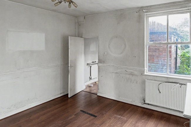 47 Walsall Road, Darlaston, West Midlands, WS10 9JS 4