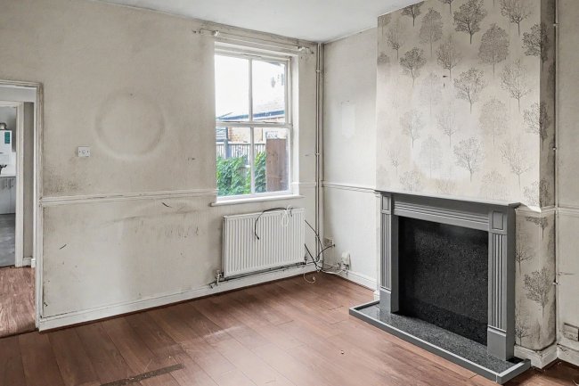 47 Walsall Road, Darlaston, West Midlands, WS10 9JS 4