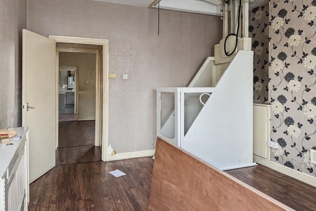 47 Walsall Road, Darlaston, West Midlands, WS10 9JS 4