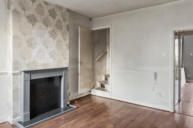 47 Walsall Road, Darlaston, West Midlands, WS10 9JS 4