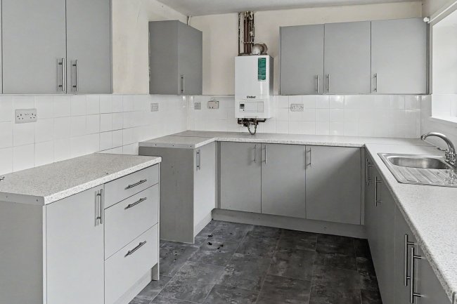 47 Walsall Road, Darlaston, West Midlands, WS10 9JS 4