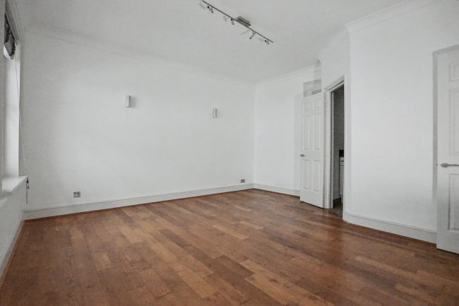 Flat 48, Bank Chambers, 25 Jermyn Street, St. James, London, SW1Y 6HR 9