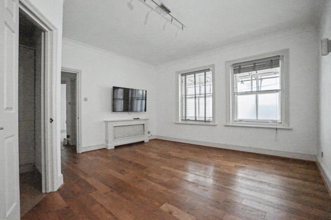 Flat 48, Bank Chambers, 25 Jermyn Street, St. James, London, SW1Y 6HR 9