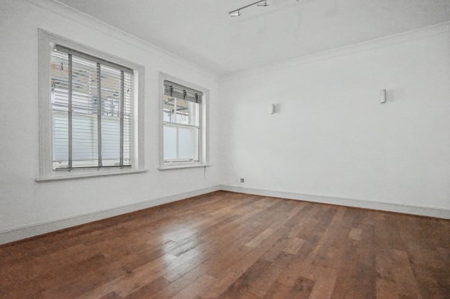 Flat 48, Bank Chambers, 25 Jermyn Street, St. James, London, SW1Y 6HR 9