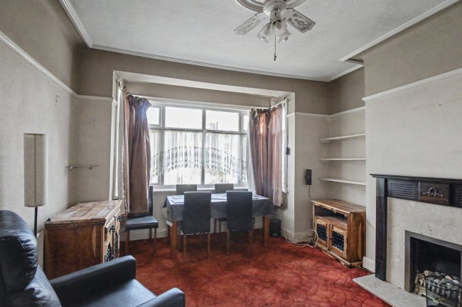 6a St Edwards Way, Romford, RM1 4DD 9