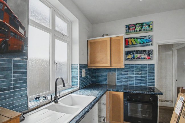 6a St Edwards Way, Romford, RM1 4DD 9