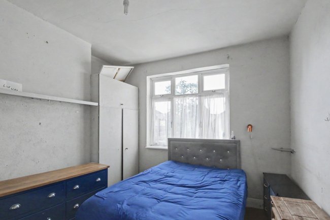 6a St Edwards Way, Romford, RM1 4DD 9