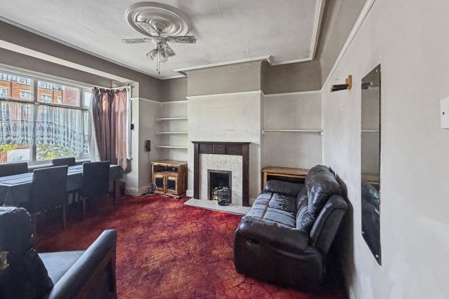 6a St Edwards Way, Romford, RM1 4DD 9