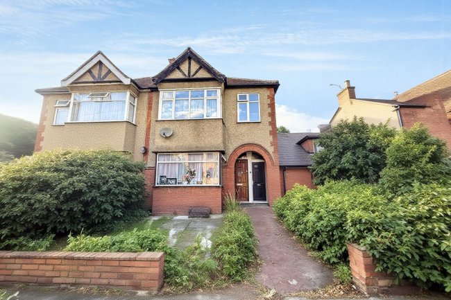 6a St Edwards Way, Romford, RM1 4DD 9