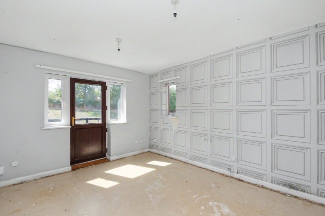 52 Hardwick Drive, Arkwright Town, Chesterfield, S44 5BS 9