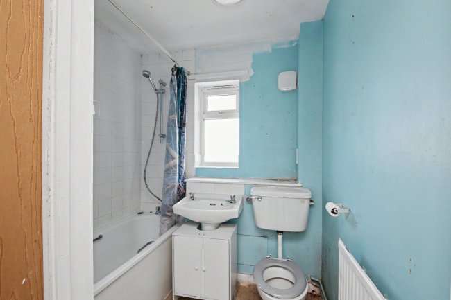 52 Hardwick Drive, Arkwright Town, Chesterfield, S44 5BS 9