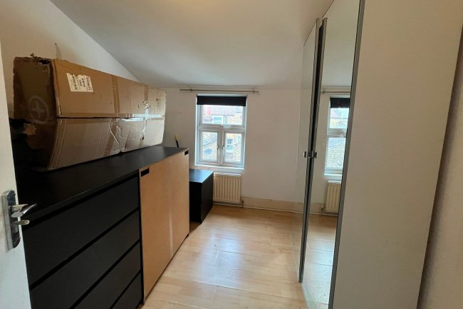 2 Blakemore Road, Streatham Hill, London SW16 1NH 16