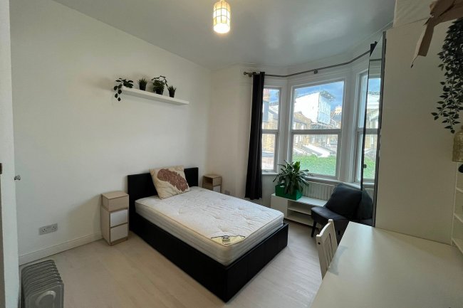 2 Blakemore Road, Streatham Hill, London SW16 1NH 16