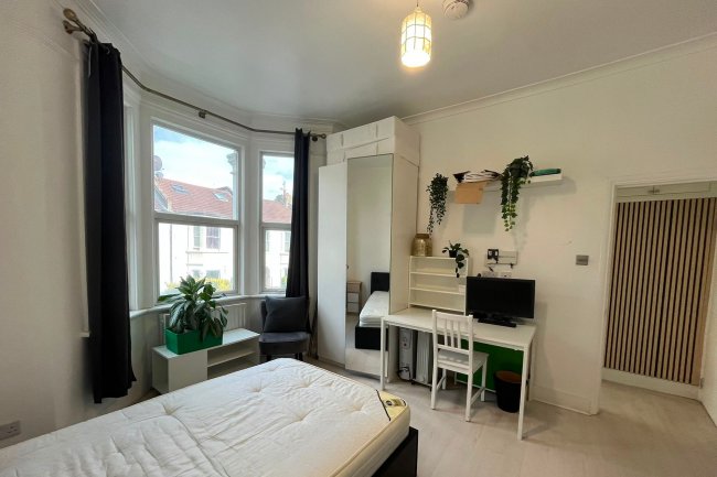 2 Blakemore Road, Streatham Hill, London SW16 1NH 16