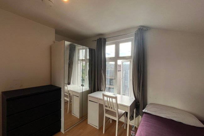 2 Blakemore Road, Streatham Hill, London SW16 1NH 16