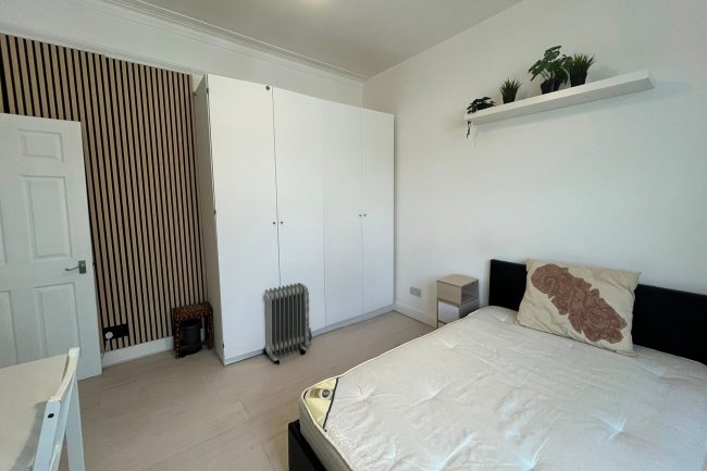 2 Blakemore Road, Streatham Hill, London SW16 1NH 16