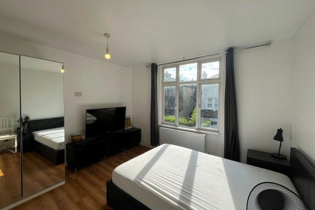 2 Blakemore Road, Streatham Hill, London SW16 1NH 16