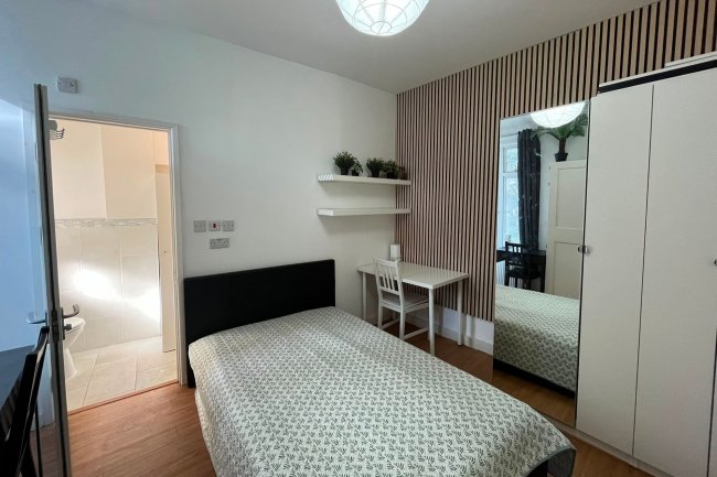 2 Blakemore Road, Streatham Hill, London SW16 1NH 16