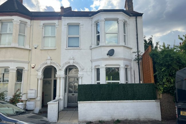 2 Blakemore Road, Streatham Hill, London SW16 1NH 16