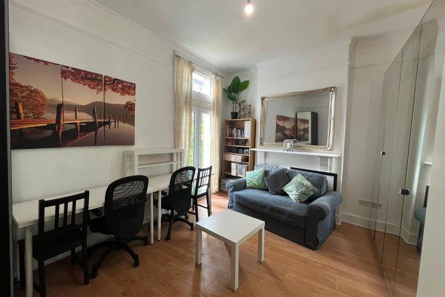 2 Blakemore Road, Streatham Hill, London SW16 1NH 16