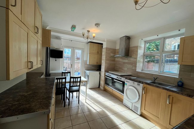 2 Blakemore Road, Streatham Hill, London SW16 1NH 16