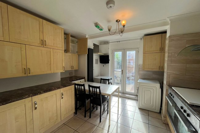 2 Blakemore Road, Streatham Hill, London SW16 1NH 16
