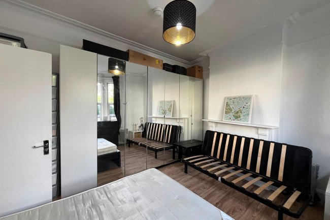 2 Blakemore Road, Streatham Hill, London SW16 1NH 16